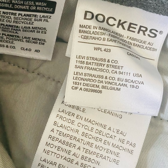 Classic Fit Dockers - Picture 5 of 6